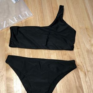 Own shoulder black bikini